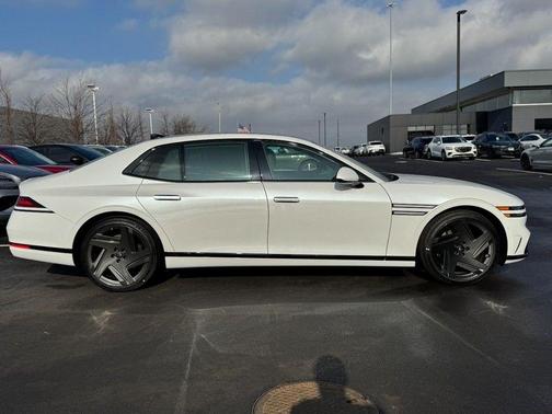 Uyuni White 2026 Genesis G90 3.5T e-SC Prestige Black