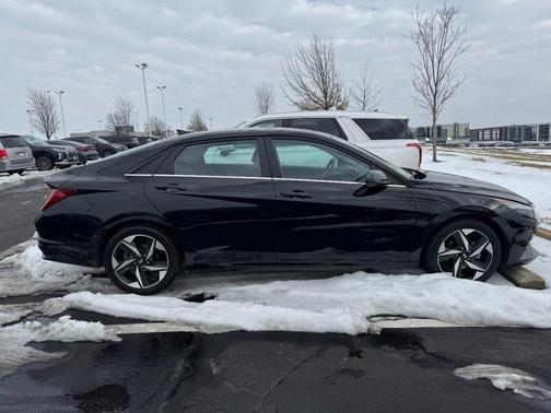 2023 Hyundai ELANTRA Limited