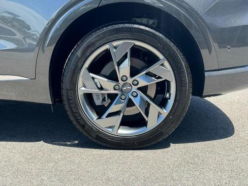 2024 Genesis Electrified GV70 Advanced