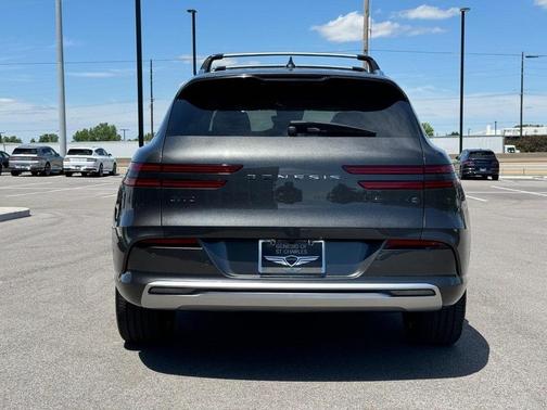2024 Genesis Electrified GV70 Advanced