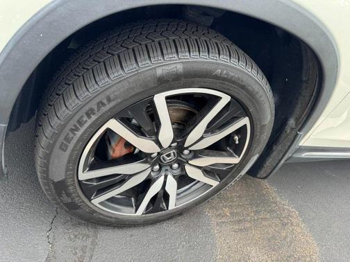 White Diamond Pearl 2019 Honda Pilot Touring 8-Passenger