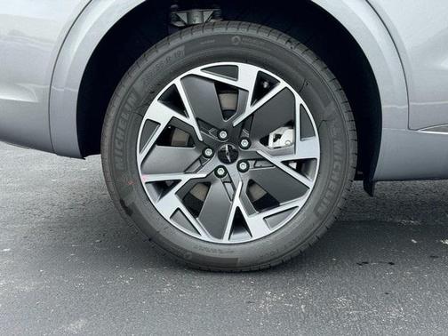 2026 Genesis Electrified GV70 Standard