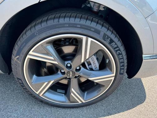 2025 Genesis GV80 2.5T Prestige