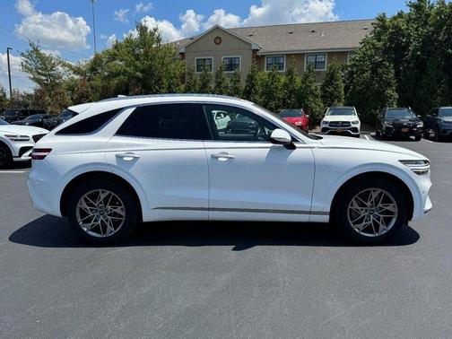 Alta White 2022 Genesis GV70 2.5T