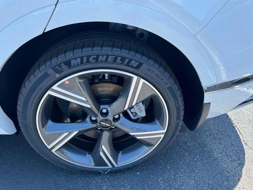 Alta White 2026 Genesis GV80 2.5T Prestige
