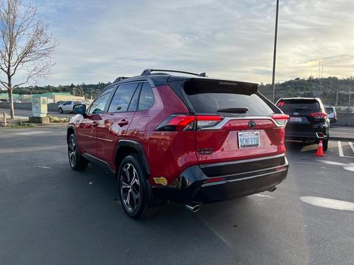 Photo 4 of 34 of 2022 Toyota RAV4 Prime XSE
