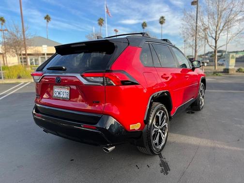 Photo 3 of 34 of 2022 Toyota RAV4 Prime XSE