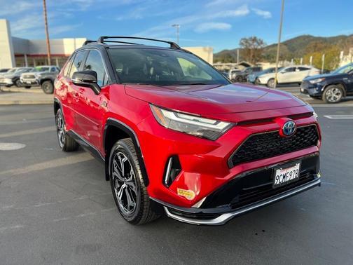 Photo 2 of 34 of 2022 Toyota RAV4 Prime XSE