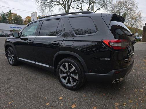 2023 Honda Pilot Touring 8-Passenger