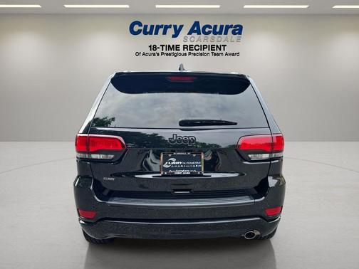 Diamond Black Crystal Pearlcoat 2022 Jeep Grand Cherokee Laredo