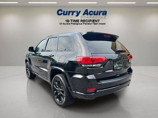 Diamond Black Crystal Pearlcoat 2022 Jeep Grand Cherokee Laredo