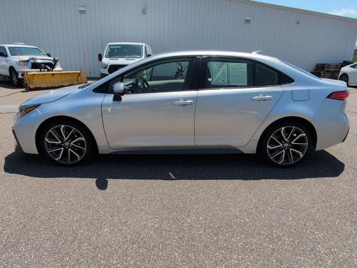 Classic Silver Metallic 2022 Toyota Corolla SE