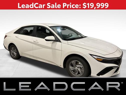 2024 Hyundai ELANTRA SE