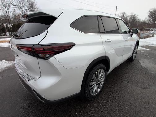 2026 Toyota Highlander Platinum