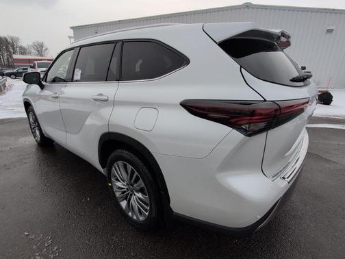2026 Toyota Highlander Platinum