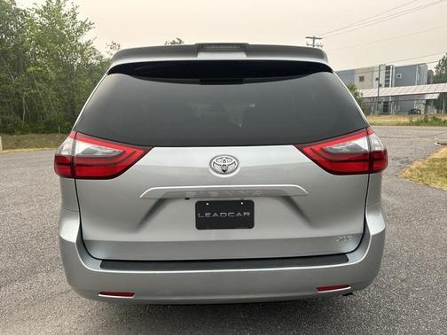 2020 Toyota Sienna XLE