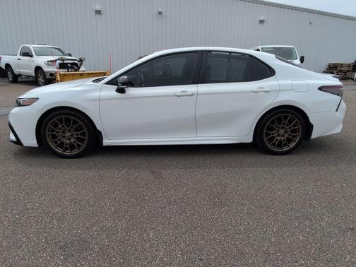 Ice Cap 2023 Toyota Camry Hybrid SE