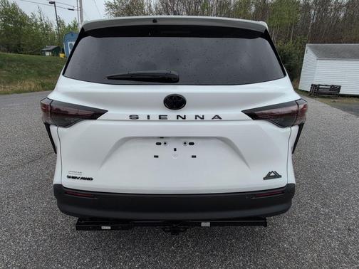 Ice Cap 2026 Toyota Sienna Woodland Edition