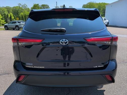 2022 Toyota Highlander LE