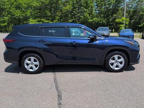 2022 Toyota Highlander LE