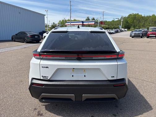 Wind Chill Pearl 2026 Toyota C-HR SE
