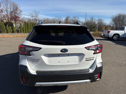 2022 Subaru Outback Touring XT