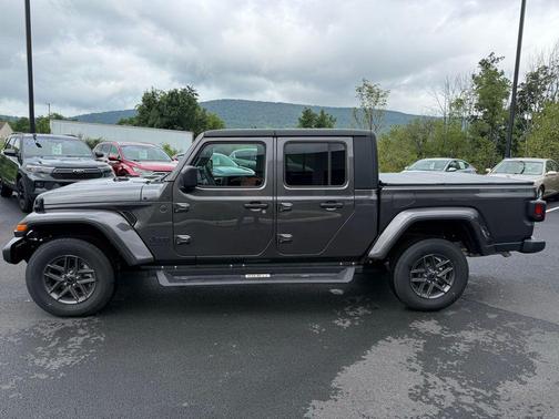 2024 Jeep Gladiator Sport S