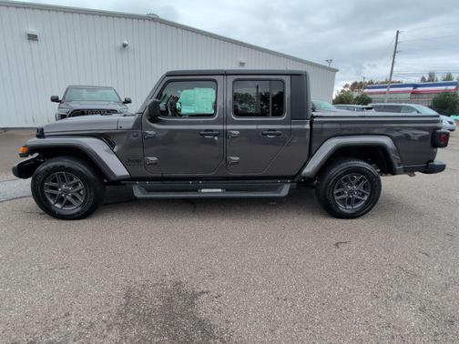 2024 Jeep Gladiator Sport S