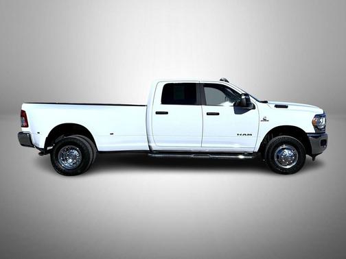 2024 RAM 3500 Big Horn Crew Cab 4x4 8' Box