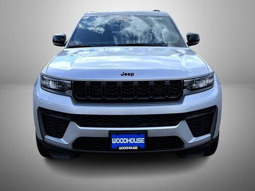 Silver Zynith 2026 Jeep Grand Cherokee Altitude
