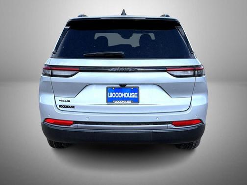 Silver Zynith 2026 Jeep Grand Cherokee Altitude