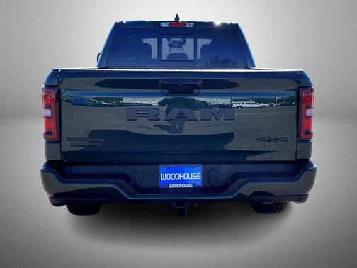 Serrano Green Metallic 2026 RAM 1500 Big Horn/Lone Star