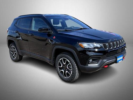 Diamond Black Crystal Pearlcoat 2026 Jeep Compass Trailhawk