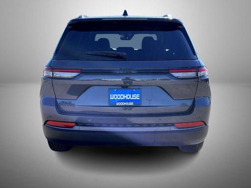 Baltic Gray Metallic Clearcoat 2026 Jeep Grand Cherokee Altitude
