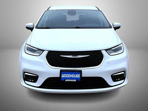 Bright White Clearcoat 2023 Chrysler Pacifica Touring L