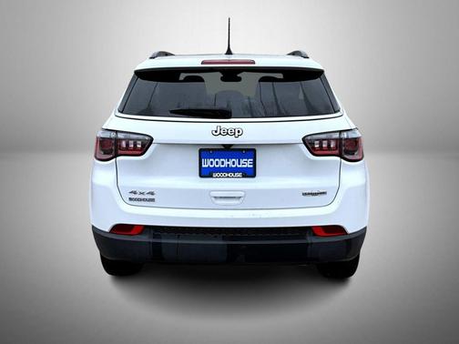 Bright White Clearcoat 2025 Jeep Compass Latitude