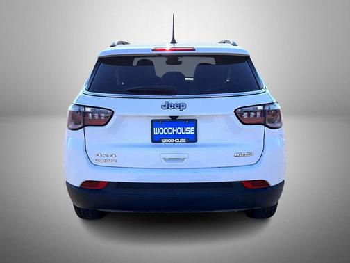Bright White Clearcoat 2025 Jeep Compass Latitude