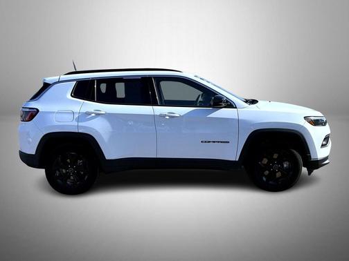 Bright White Clearcoat 2025 Jeep Compass Latitude