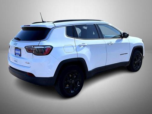 Bright White Clearcoat 2025 Jeep Compass Latitude
