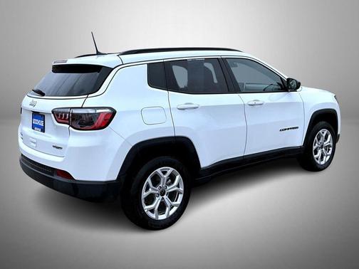 Bright White Clearcoat 2025 Jeep Compass Latitude