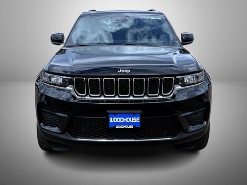 Diamond Black Crystal Pearlcoat 2026 Jeep Grand Cherokee Altitude
