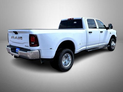 Bright White Clearcoat 2026 RAM 3500 Tradesman Crew Cab 4x4 8' Box