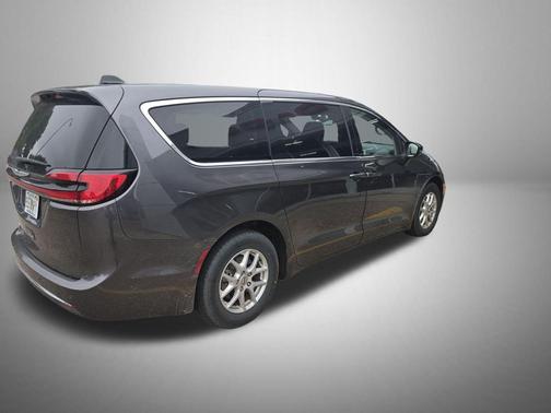 Granite Crystal Metallic Clearcoat 2023 Chrysler Pacifica Touring L