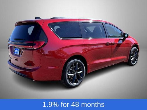 Red Hot Pearlcoat 2026 Chrysler Pacifica Limited