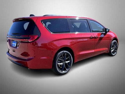 Red Hot Pearlcoat 2026 Chrysler Pacifica Limited