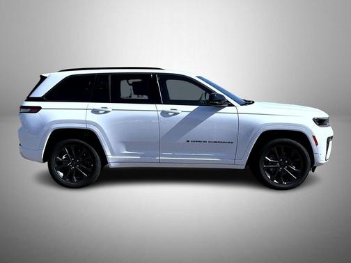 Bright White Clearcoat 2026 Jeep Grand Cherokee Limited