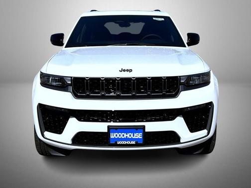 Bright White Clearcoat 2026 Jeep Grand Cherokee Limited