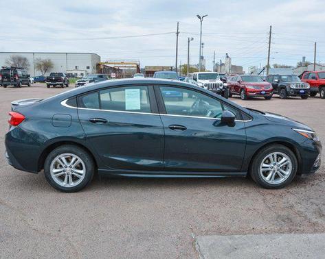 Graphite Metallic 2017 Chevrolet Cruze LT