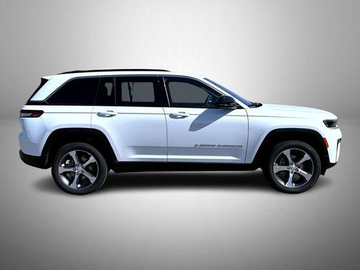 Bright White Clearcoat 2026 Jeep Grand Cherokee Limited