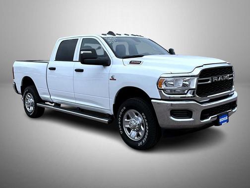 2024 RAM 3500 Tradesman Crew Cab 4x4 6'4' Box